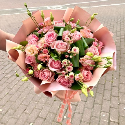 Букет с розовыми розами "Ангажемент": цены на доставку в Уральске